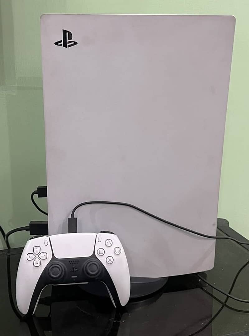 PS5 with one controller 3