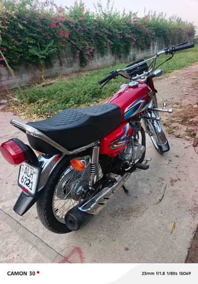 22 modal hai koi kaam nahi bike me all  panjab numbr apne naam py ha