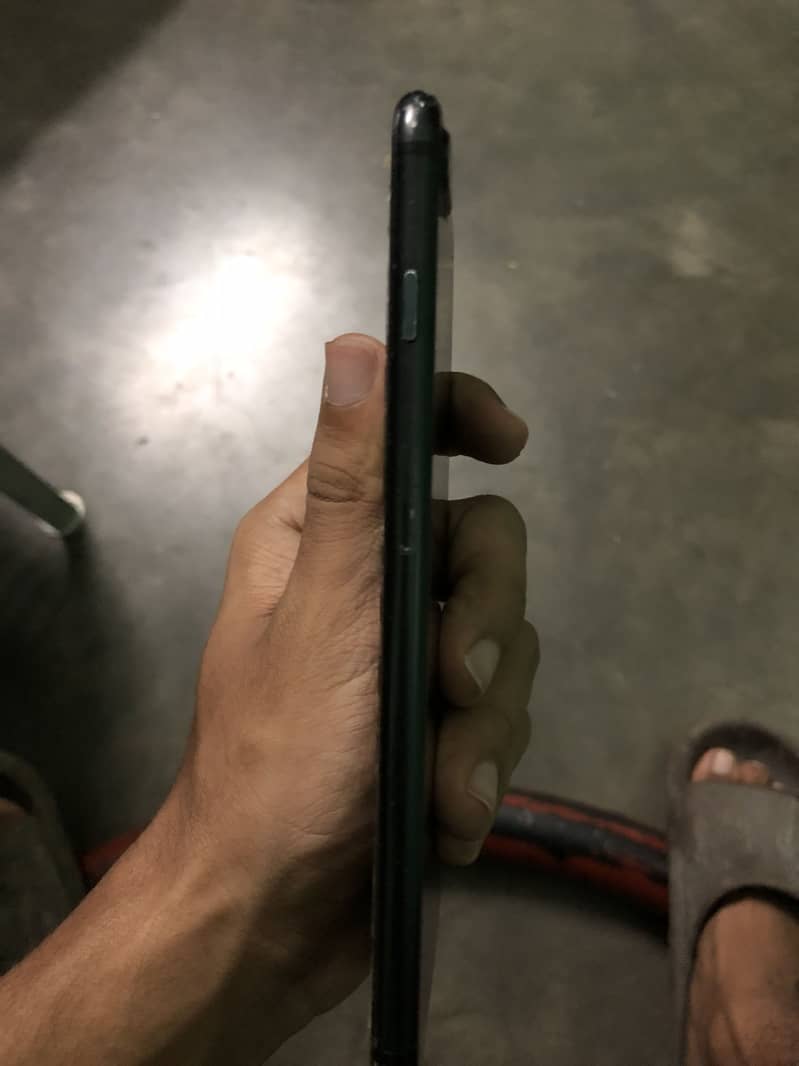 Apple iPhone 7 Plus 2