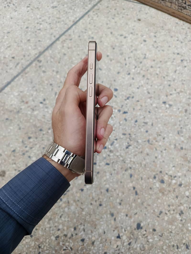 iPhone 16 Pro Max 3