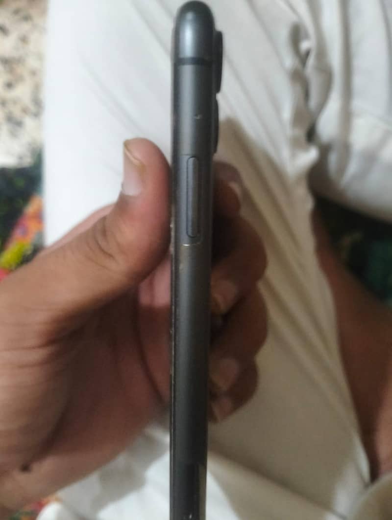 Apple iPhone 11 4