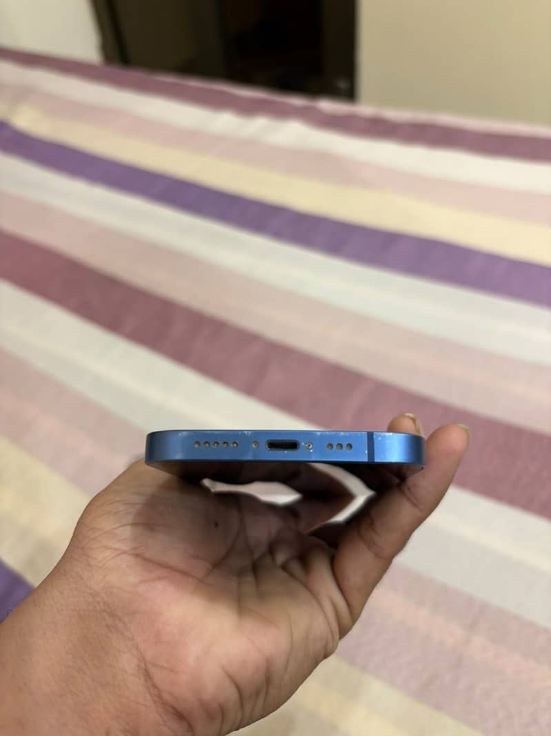 Apple iPhone 13 0
