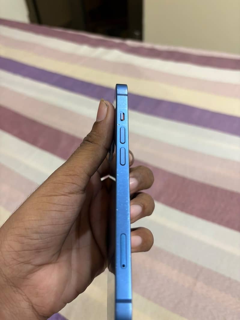 Apple iPhone 13 2