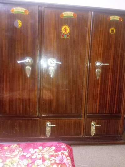3 DOOR STEEL ALMARII