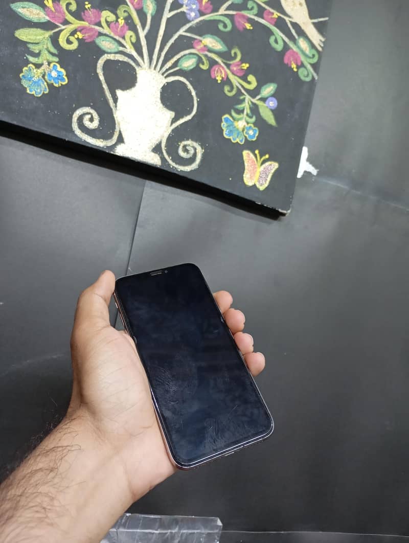 Apple iPhone X 4