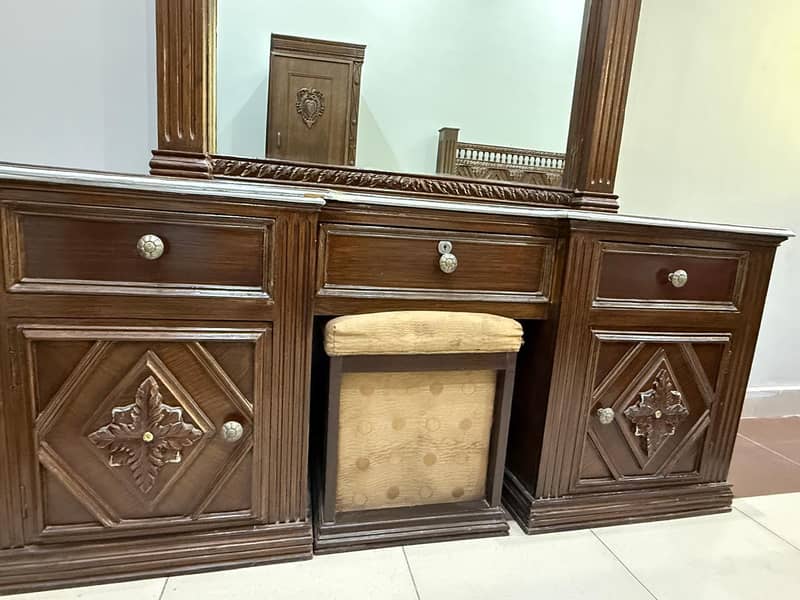 dressing table 0