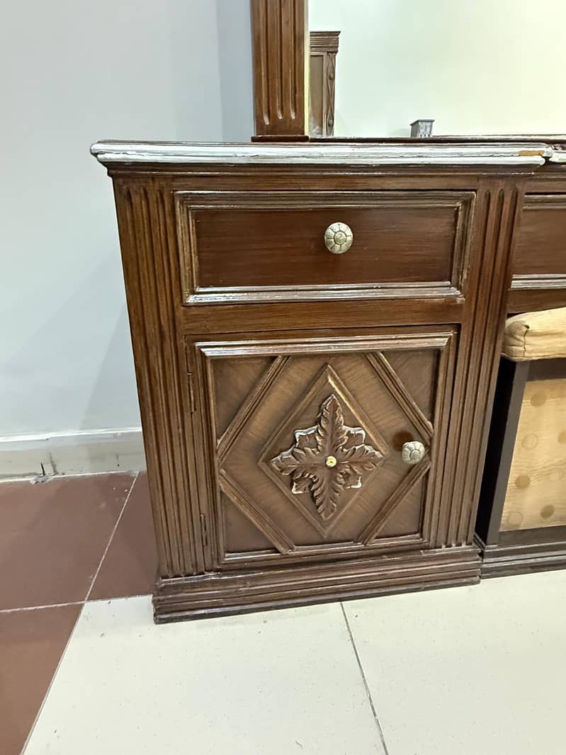 dressing table 1