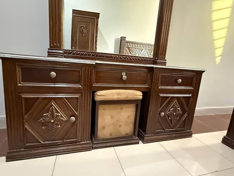 dressing table 2