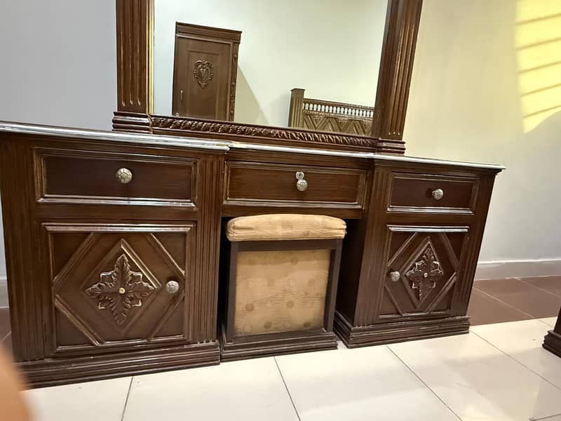 dressing table 5