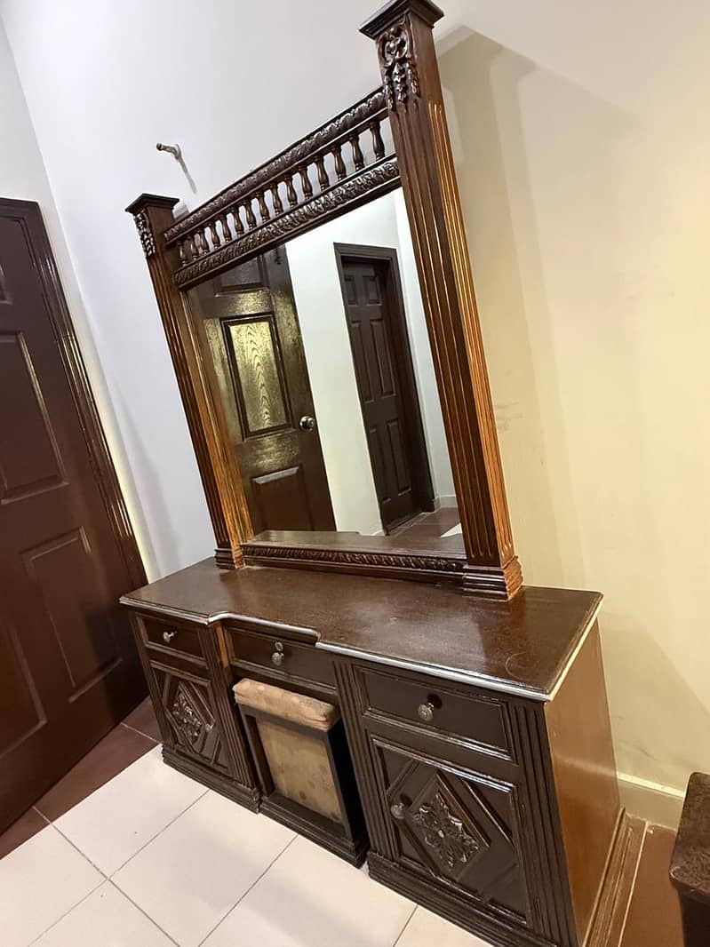 dressing table 6