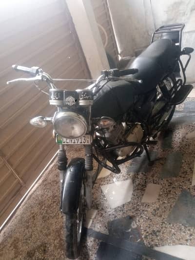 Suzuki GS 150 2015