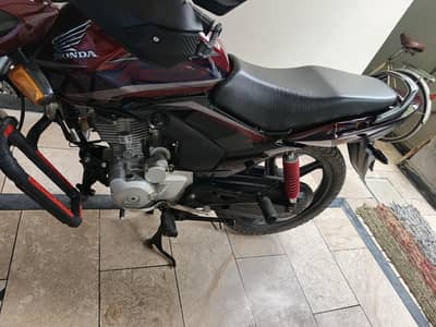 | Honda CB 125F | Model 2022 | Condition 10/10 |