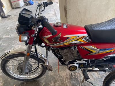 honda. 125 red colour All ok
