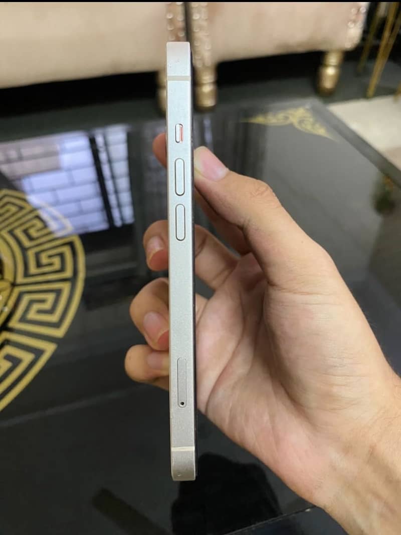 Apple iPhone 13 5
