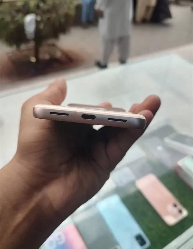 Google Pixel 8 2