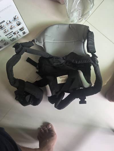 Tinnies baby carrier