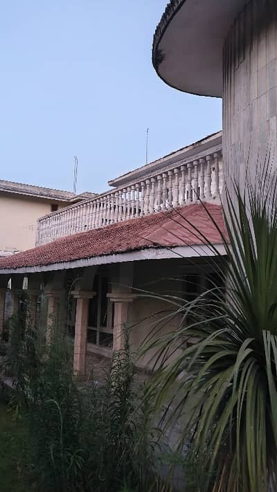 600 Sq. Yards Demolishable House For Sale Location: Prime Street Of F-8/1, Islamabad