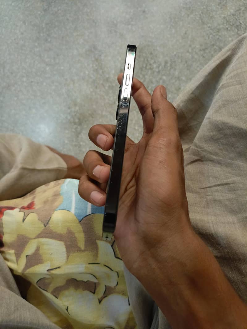 iPhone 14 pro max 2