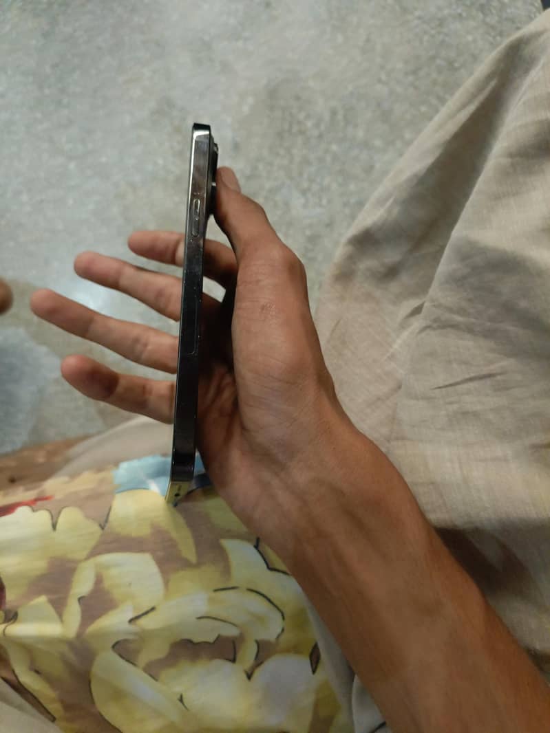 iPhone 14 pro max 4