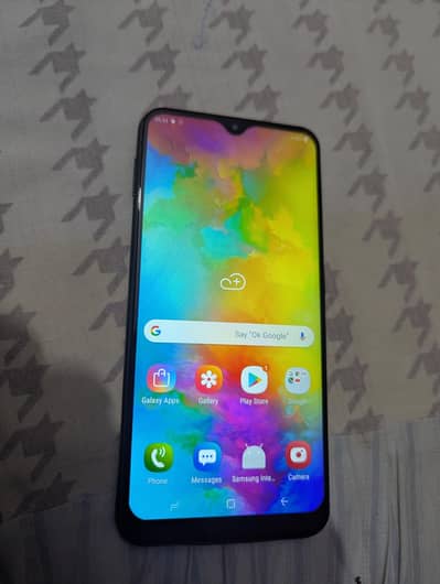 Samsung Mobile M20