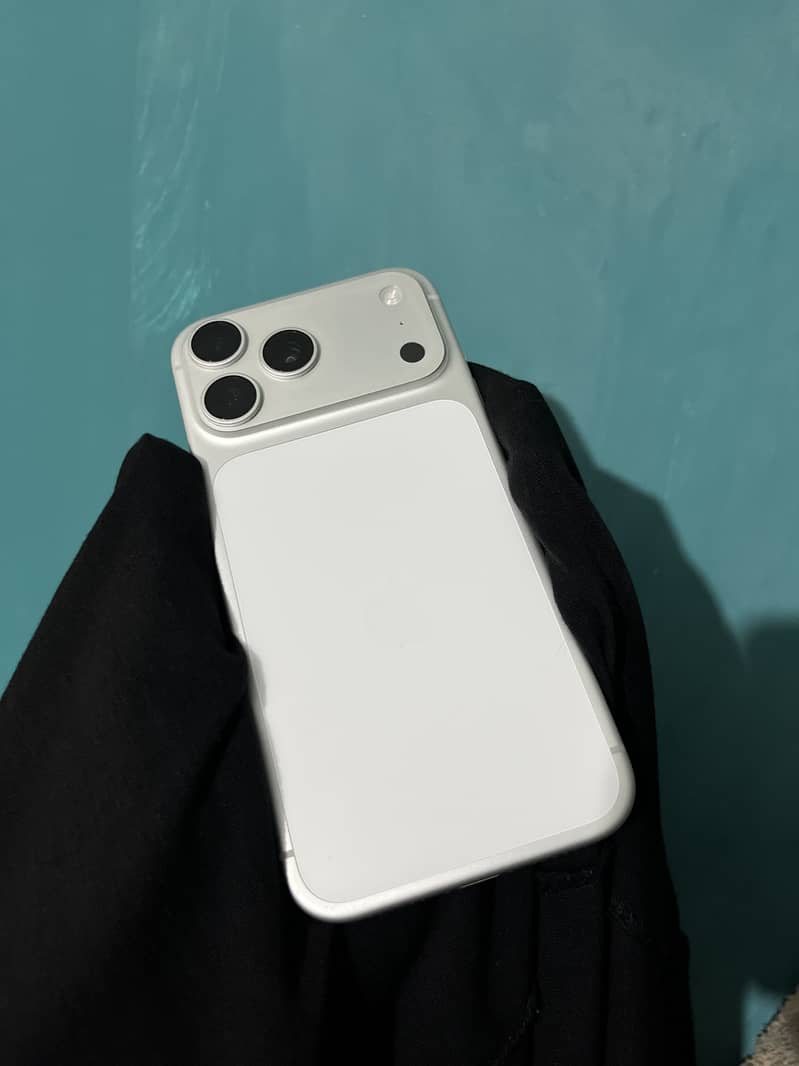 Apple iPhone 17 Pro Max 2