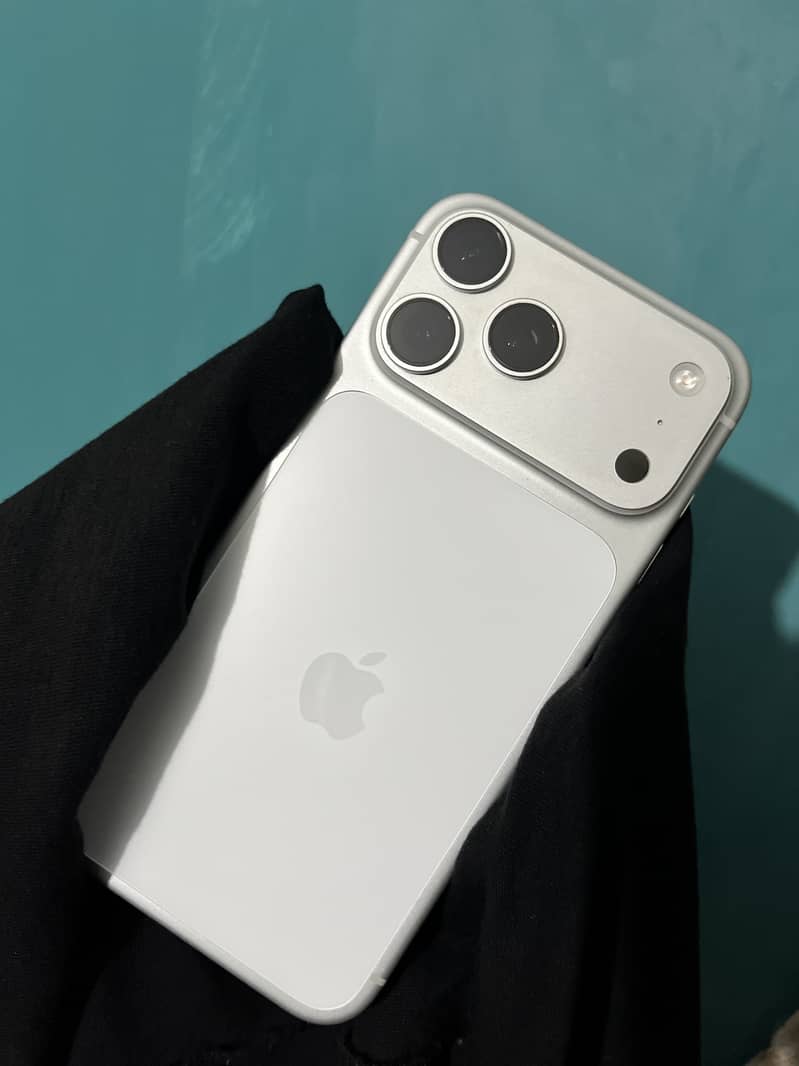 Apple iPhone 17 Pro Max 5