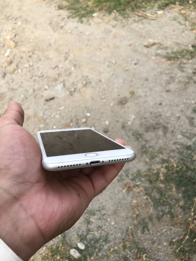 Apple iPhone 8 Plus 1