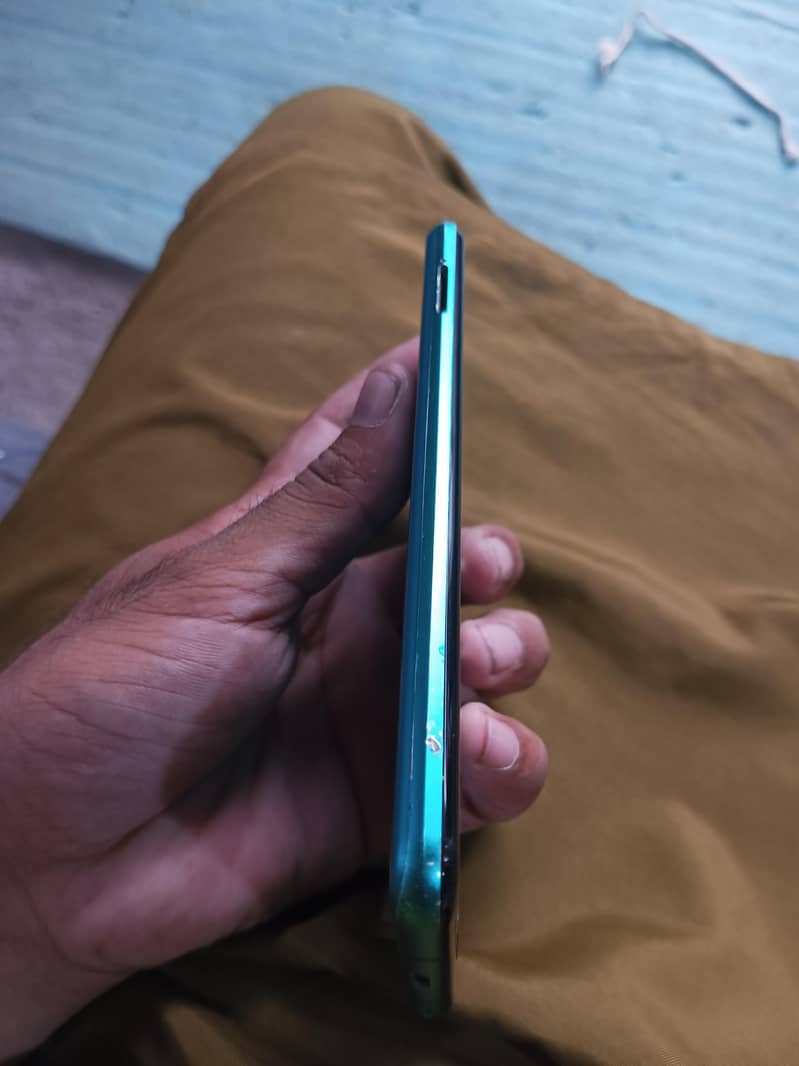 Sharp Aquos R3 1