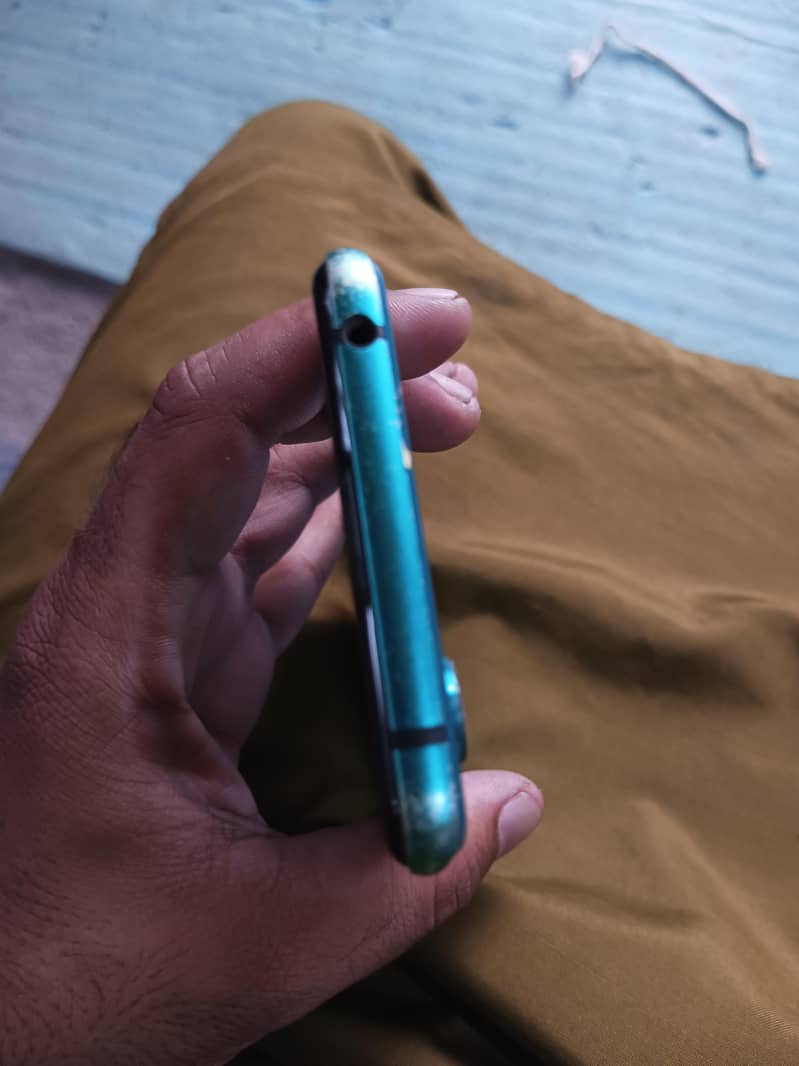Sharp Aquos R3 2