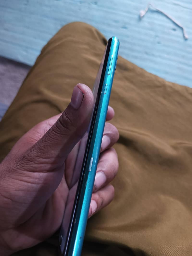 Sharp Aquos R3 3