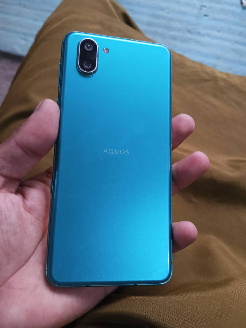 Sharp Aquos R3 5
