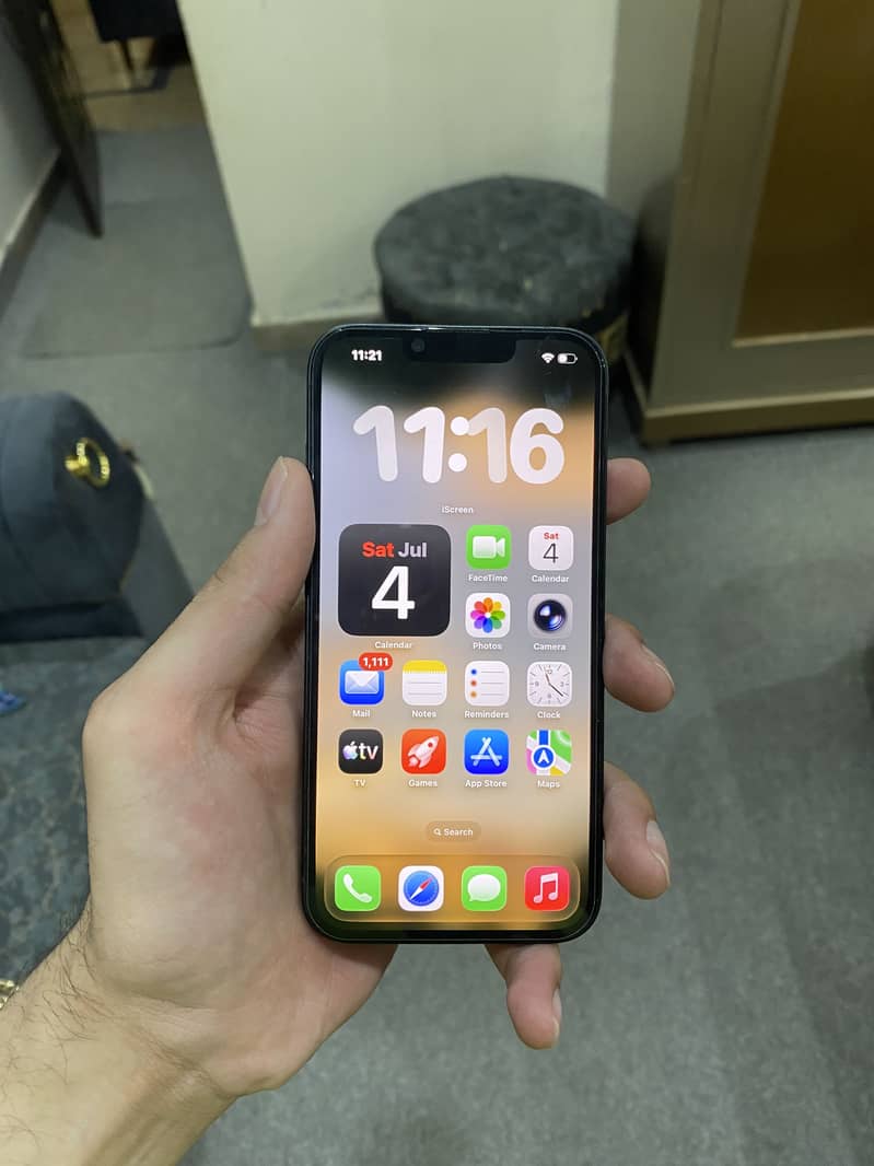Apple iPhone 16e 0
