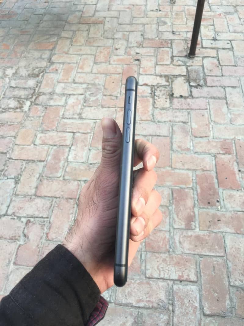 IPHONE 11 5