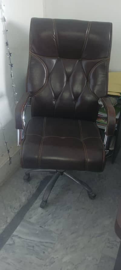 Used Office Tables and Chairs for Sale