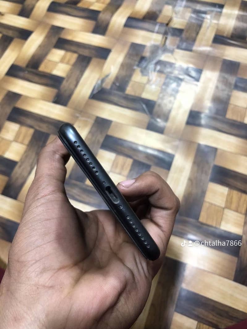 Apple iPhone 8 Plus 1