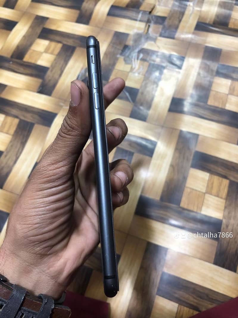 Apple iPhone 8 Plus 2