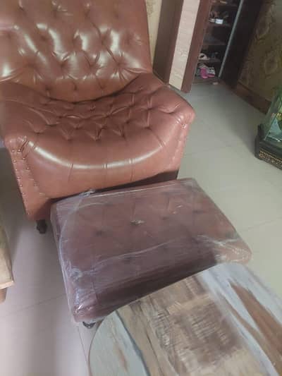 Premium Tufted Lounge Chair with Ottoman – 10/10 Condition