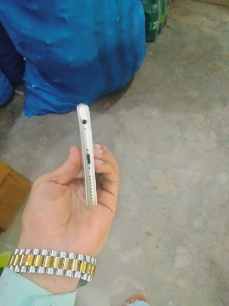 Apple iPhone 6 Plus 4