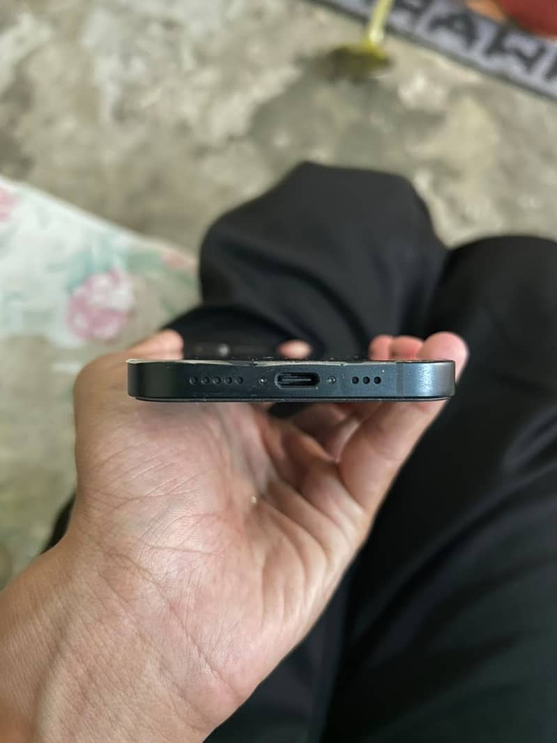 Apple iPhone 16e 0