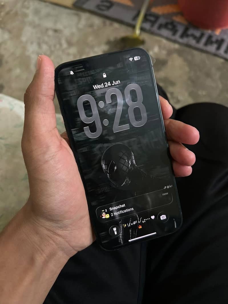 Apple iPhone 16e 2