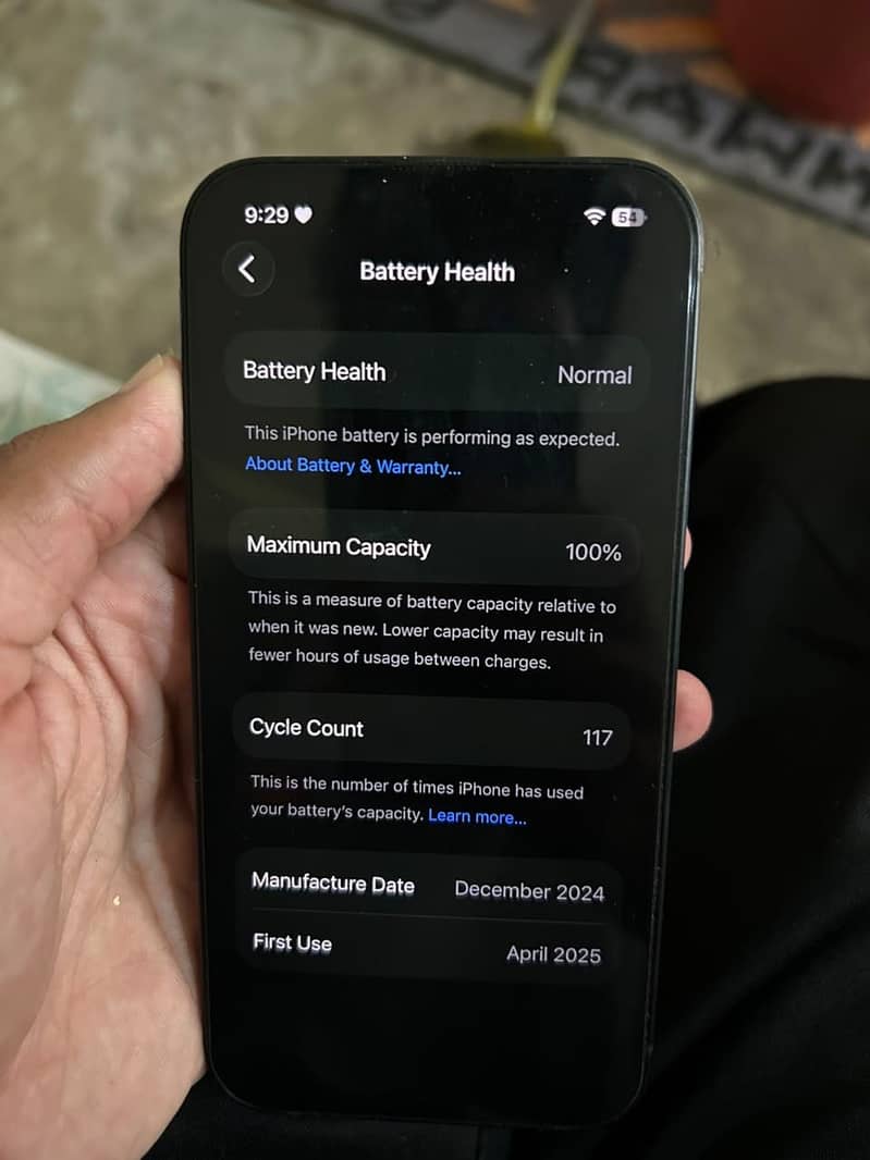 Apple iPhone 16e 5