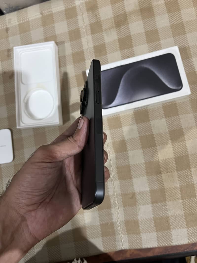 iPhone 15 Pro Max 5