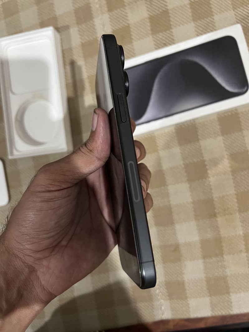iPhone 15 Pro Max 8
