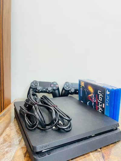 PS4 black| 500GB + 2 Controllers + 6 Games | Excellent Condition