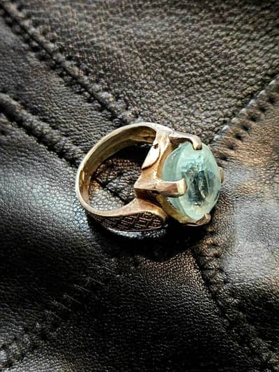 Aquamarine gem with ring