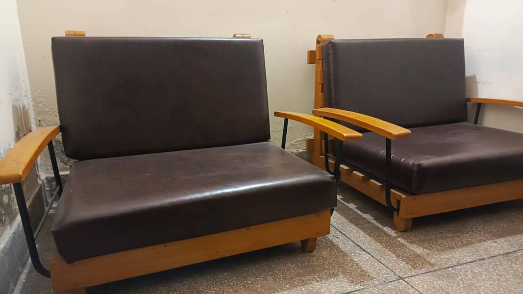 Sofas in beautiful condition 0