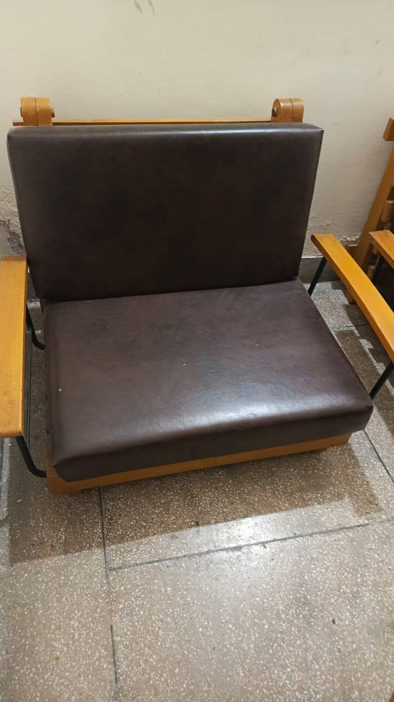 Sofas in beautiful condition 2