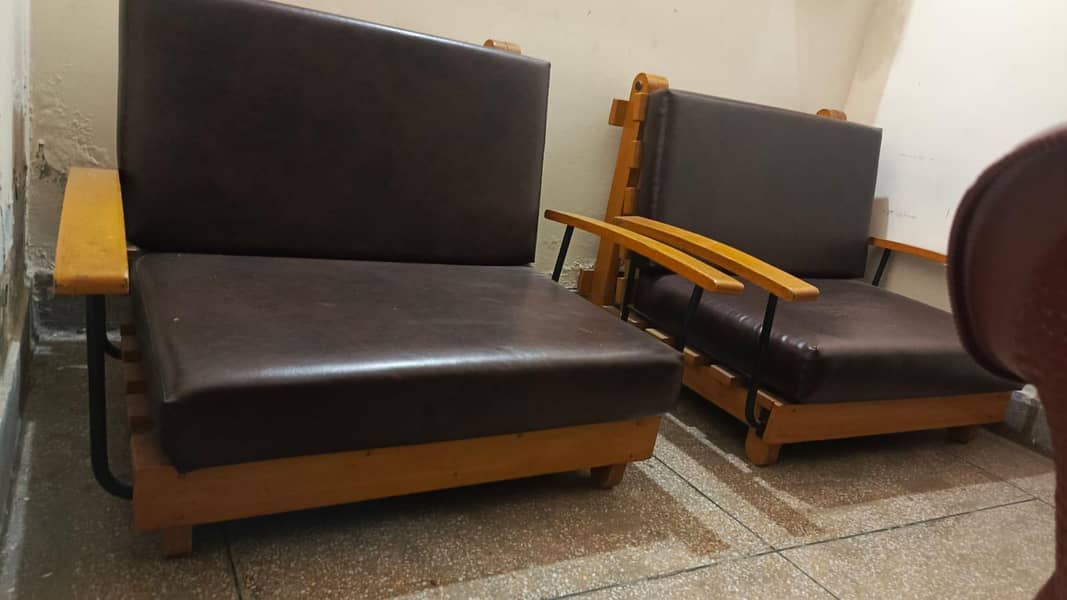 Sofas in beautiful condition 3