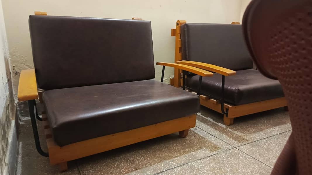 Sofas in beautiful condition 4