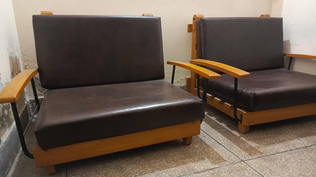 Sofas in beautiful condition 5